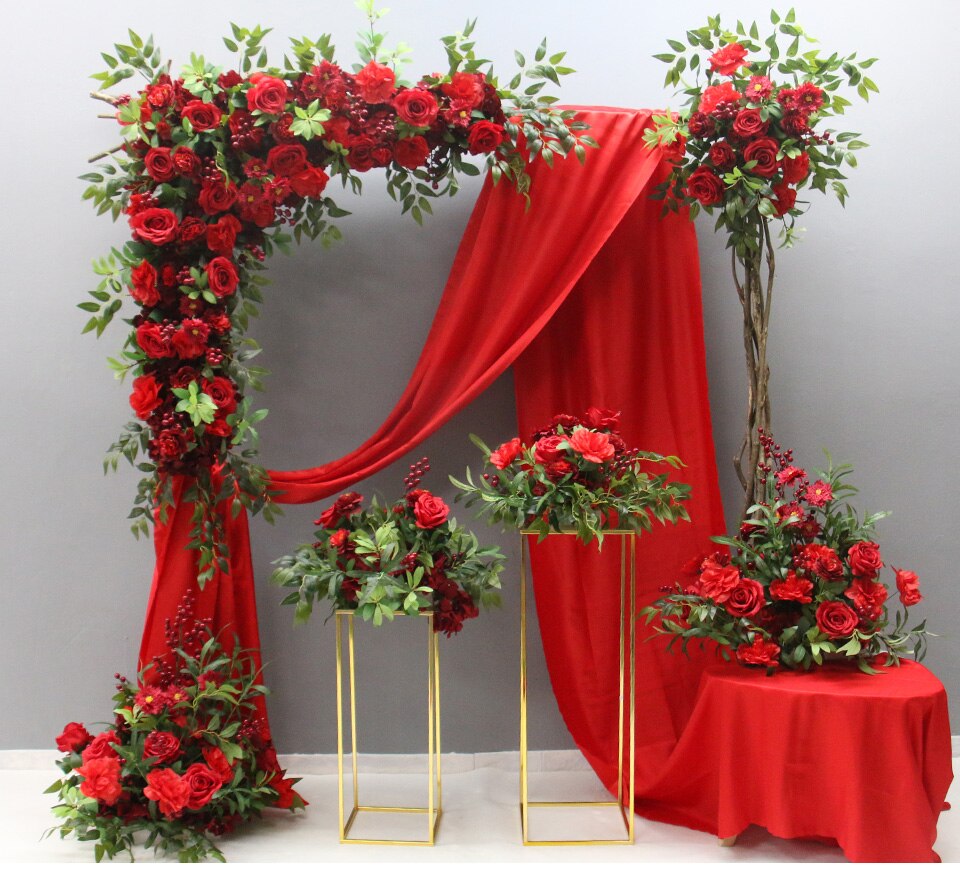 red winter wedding decorations9
