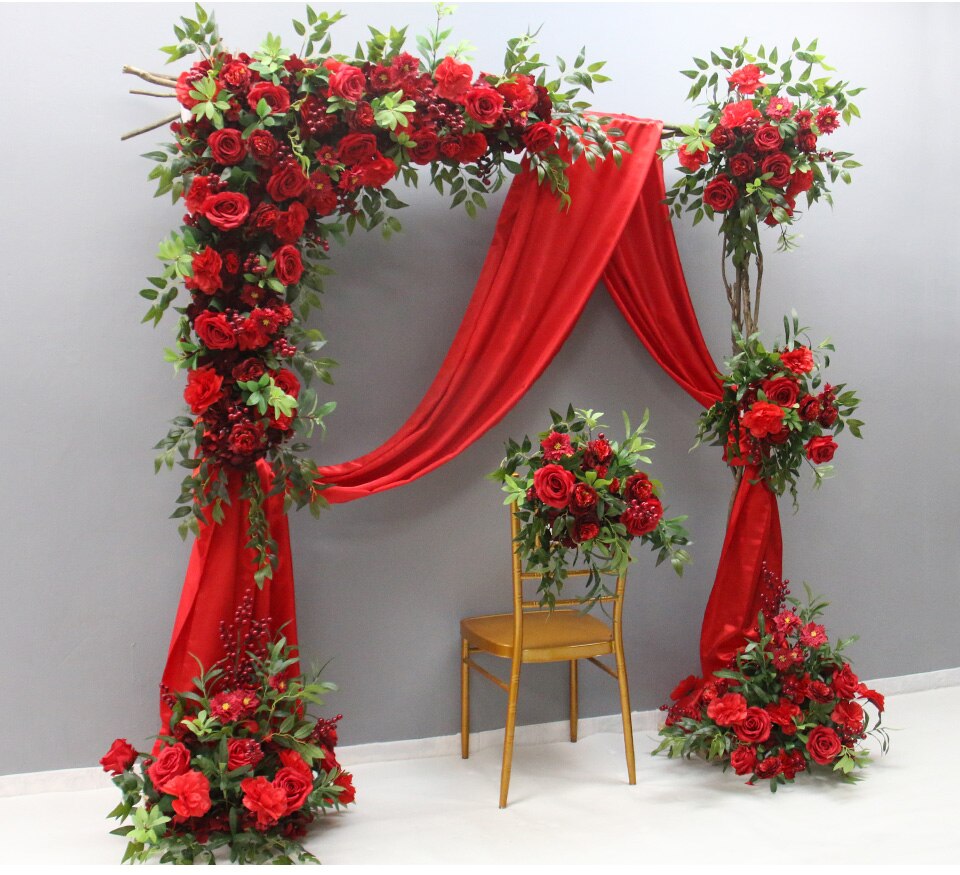 red winter wedding decorations8