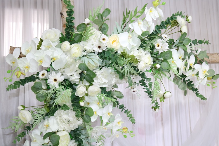 Incorporating seasonal flowers into wedding centerpieces